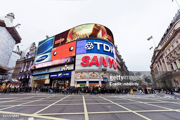 effective sunrise Donkey 155 Boots Piccadilly Circus Photos and Premium High Res Pictures - Getty  Images