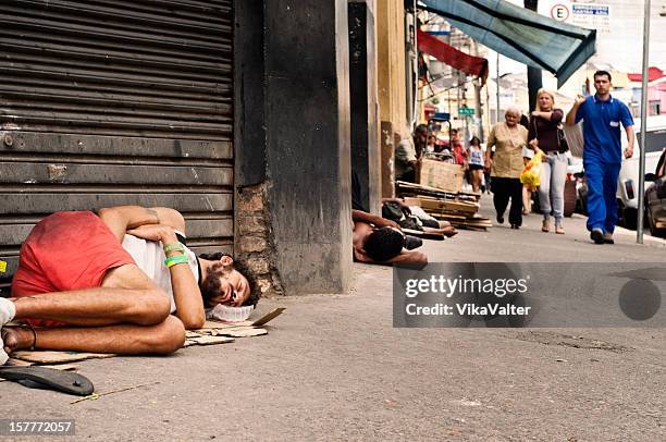 homless em são paulo - homeless person imagens e fotografias de stock