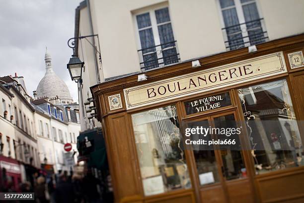 ベーカリーベーカリーショップ、モンマルトル、パリで - boulangerie paris ストックフォトと画像