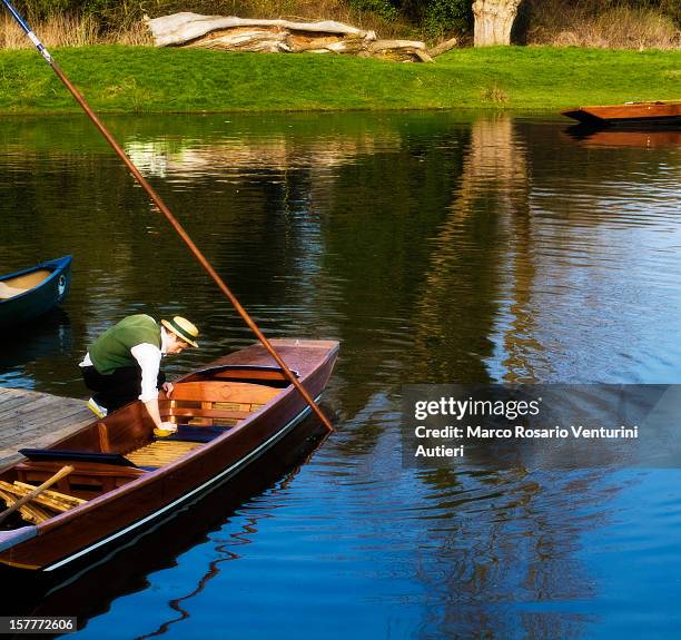 punt barco, cambridge - andando de chalana - fotografias e filmes do acervo