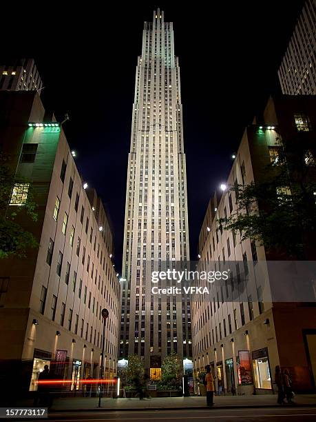 rockefeller center, ge building - night view from rockefeller center stock pictures, royalty-free photos & images