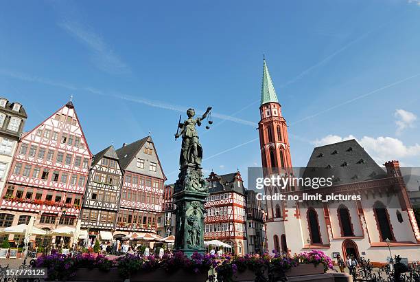 francoforte roemer square - chiesa-di-san-nicola-romerberg foto e immagini stock