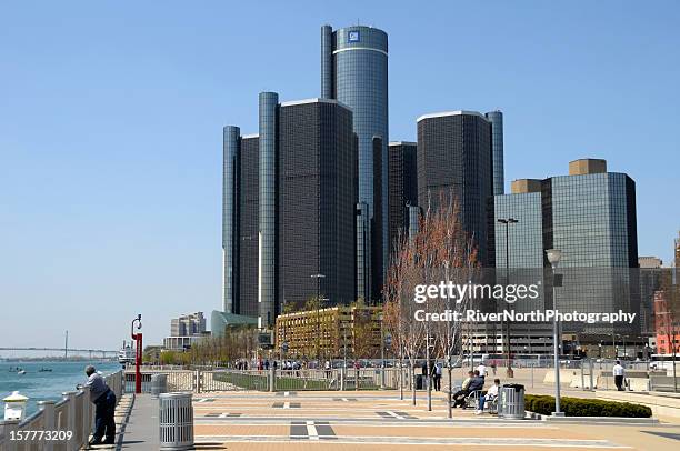 detroit river walk - gm stock-fotos und bilder