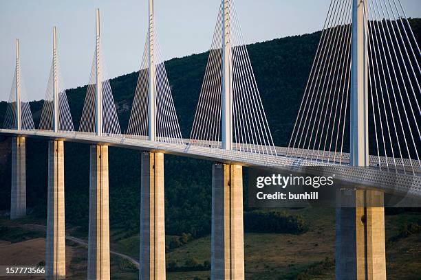 viaducto de millau - norman foster fotografías e imágenes de stock