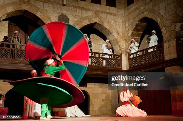 sufi music and dancing in cairo, egypt - soefisme stockfoto's en -beelden