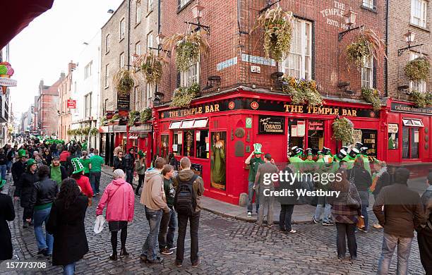 temple bar - temple bar dublin stock pictures, royalty-free photos & images