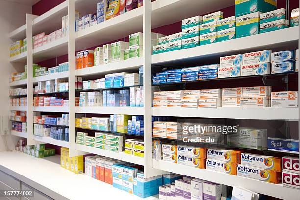 view on shelves in the sales room of a pharmacy - paracetamol stockfoto's en -beelden