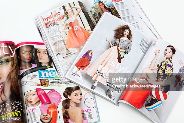 adolescente revistas de moda - revista fotografías e imágenes de stock