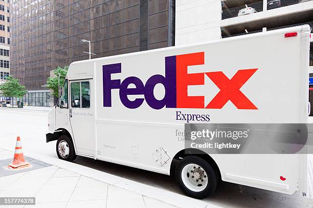 fedex van - fed ex stock-fotos und bilder