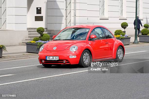 volkswagen new beetle - new beetle stock pictures, royalty-free photos & images