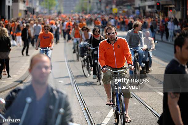 large crowd of people in amsterdam on queen's day - koningsdag stockfoto's en -beelden