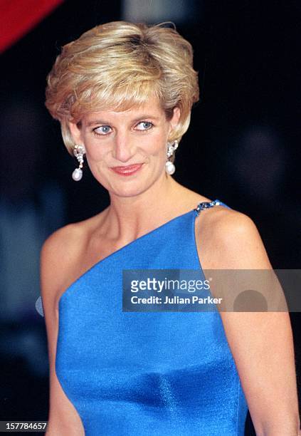 Diana, Princess Of Wales Attends The Victor Chang Research Institute Dinner Dance During Her Visit To Sydney, Australia.