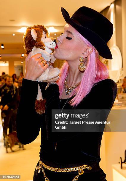 Bonnie Strange attends the Ebay pop-up store opening at Oranienburger Strasse on December 6, 2012 in Berlin, Germany.