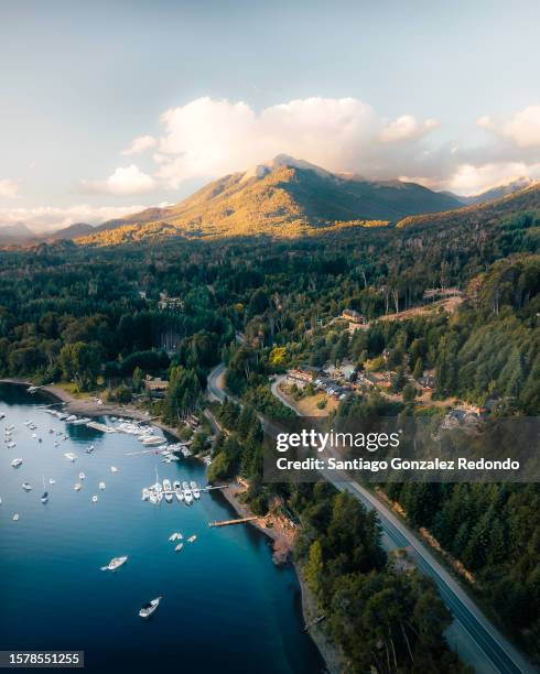 sunset at bahía manzano in villa la angostura. - argentinische kultur stock-fotos und bilder
