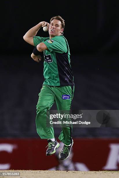 Shane Warne of The Stars bowls during the Big Bash League match between the Melbourne Renegades and the Melbourne Stars at Etihad Stadium on December...