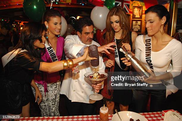 Miss India Shilpa Singh, Miss Aruba Liza Helder, Chef Stuart Leitner, Miss Ecuador Carolina Aguirre and Miss Dominican Republic Dulcita Lynn Lieggi...
