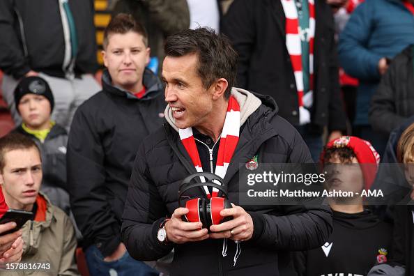 Rob McElhenney the co-owner of Wrexham sits in the autism friendly... Nachrichtenfoto - Getty Images