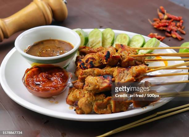 close-up of indonesian chicken satay food with spicy peanut sauce in plate - traditional malay food stock pictures, royalty-free photos & images