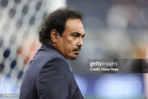 Former player Hugo Sanchez attends the pre-season friendly match between FC Barcelona and Real Madrid at AT&T Stadium on July 29, 2023 in Arlington,...