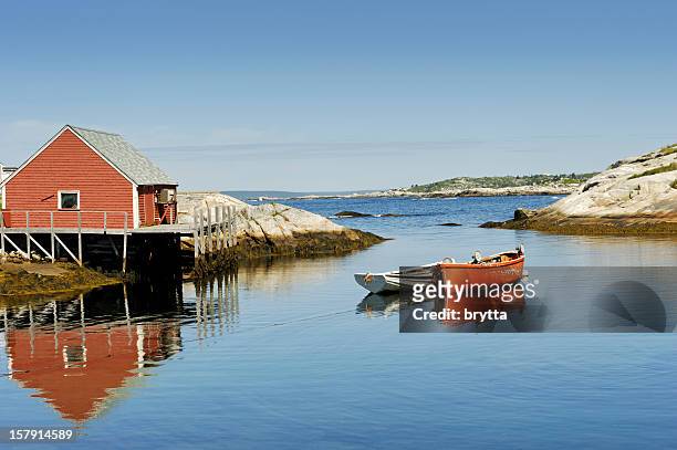 peggy's cove harbour in halifax, nova scotia, kanada - halifax harbour stock-fotos und bilder