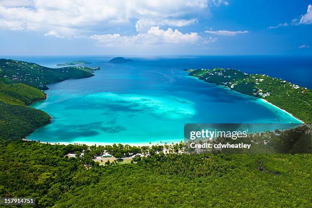 magens vista aérea de la bahía de saint thomas, islas vírgenes de los estados unidos - magens bay fotografías e imágenes de stock