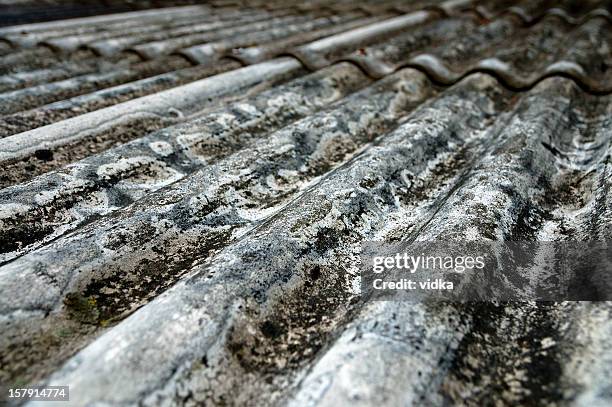 asbestos roof - asbest stockfoto's en -beelden