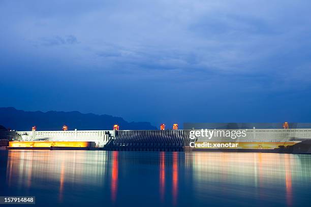 majestic three gorges dam all light on - dam china 個照片及圖片檔