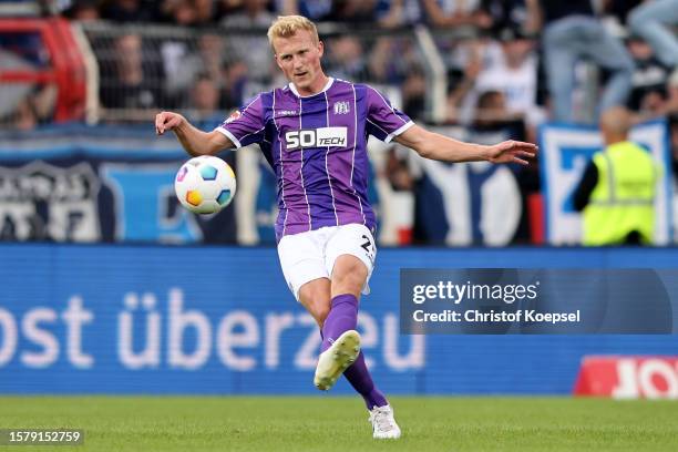 Niklas Wiemann of Osnabrueck runs with the ball during the Second Bundesliga match between VfL Osnabrück and Karlsruher SC at Bremer Bruecke on July...