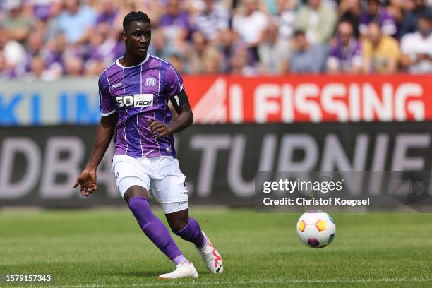 Maxwell Gyamfi of Osnabrueck runs with the ball during the Second Bundesliga match between VfL Osnabrück and Karlsruher SC at Bremer Bruecke on July...