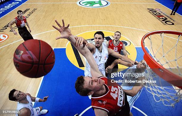 Leon Radosevic, #43 of Lietuvos Rytas Vilnius competes with Bostjan Nachbar, #7 of Brose Baskets Bamberg during the 2012-2013 Turkish Airlines...