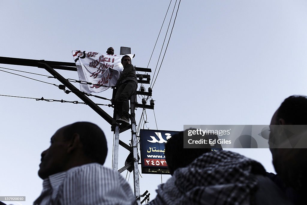 Protestors Clash At The Presidential Palace as A General Strike is Called