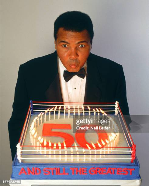 Portrait of former heavyweight champion Muhammad Ali with 50th birthday cake during photo shoot. New York, NY 12/5/1991 CREDIT: Neil Leifer
