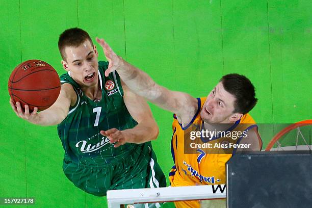 Klemen Prepelic, #7 of Union Olimpija Ljubljana competes with Vitaly Fridzon, #7 of BC Khimki Moscow Region during the 2012-2013 Turkish Airlines...