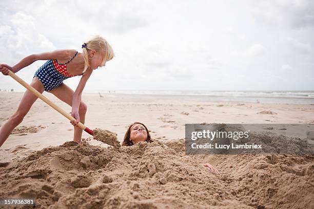 sand mermaid making - burying stockfoto's en -beelden