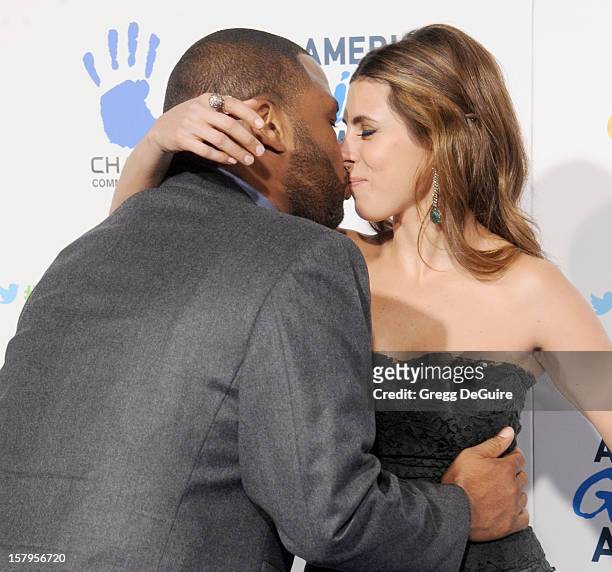 Actors Anthony Anderson and Jamie-Lynn Sigler arrive at the 2nd Annual American Giving Awards at the Pasadena Civic Auditorium on December 7, 2012 in...