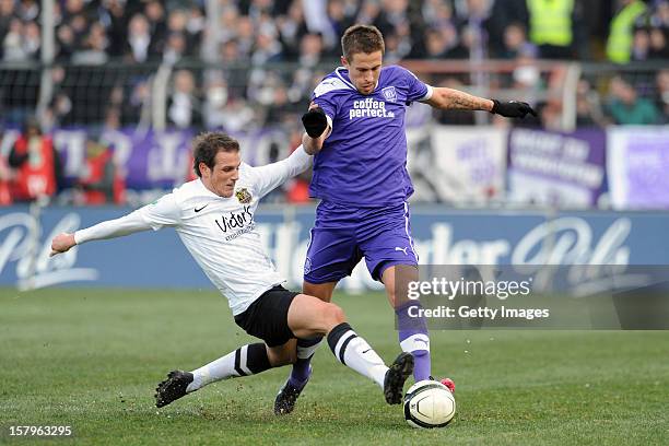 Alexander Kruek of Osnabrueck challenges Manuel Stiefler of Saarbruecken during the Third League match between VfL Osnabrueck and 1. FC Saarbuecken...