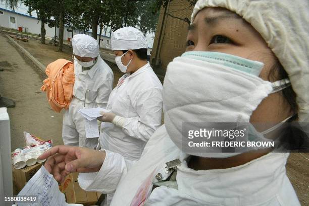 Health care workers receive supplies at the Xiaotangshan Severe Acute Respiratory Syndrome hospital on the outskirts of Beijing, 07 May 2003....