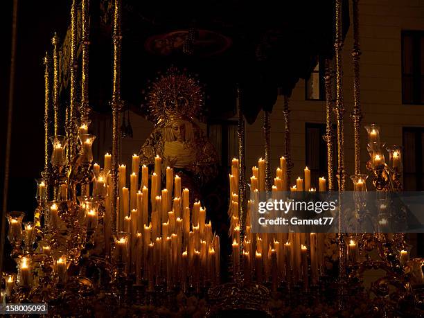 escultura candlelit da virgem maria - semana santa imagens e fotografias de stock