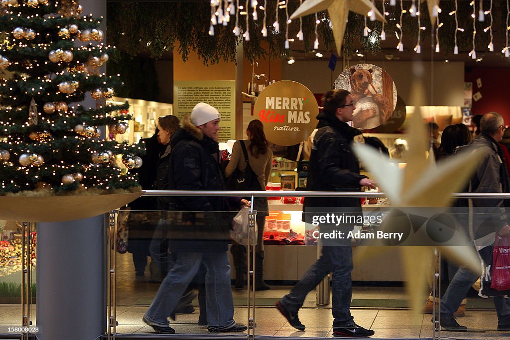 Retailers Hope For Strong Christmas Season