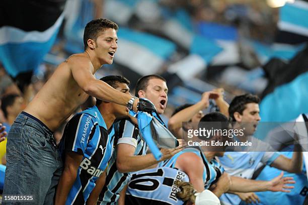 Fans of Gremio cheer their team during a match between Gremio and Hamburgo from Germany as part of the inauguration of Arena stadium on December 08,...