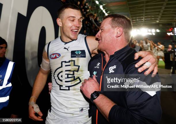 Patrick Cripps of the Blues and Michael Voss, Senior Coach of the Blues celebrate during the 2023 AFL Round 21 match between the St Kilda Saints and...