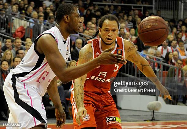 Chevon Troutman of Muenchen challenges Patrick Ewing Jr. Of Bonn during the Beko Basketball match between FC Bayern Muenchen and Telekom Baskets Bonn...