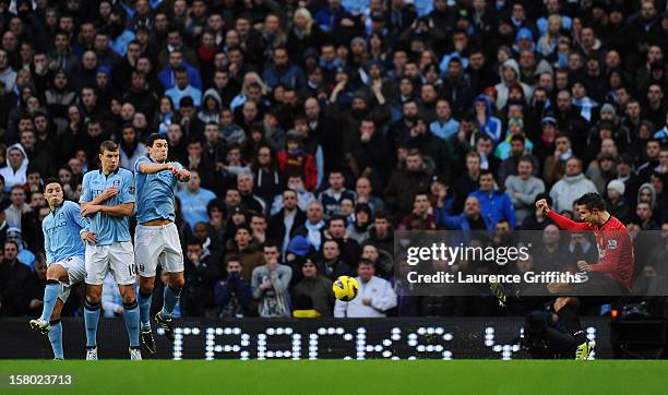 Robin van Persie of Manchester United scores the winning goal during the Barclays Premier League match between Manchester City and Manchester United...