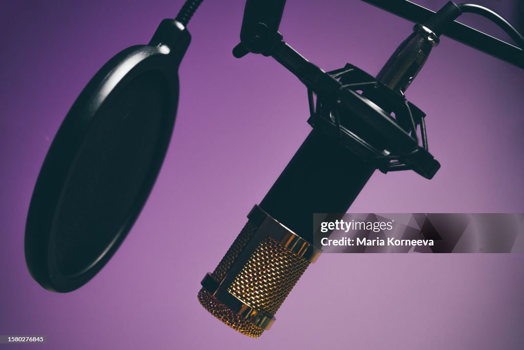 Sound recording microphone set.