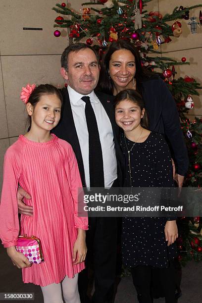 Attorney Francis Szpiner poses with his wife Scarlett Szpiner and daughter Clarabella Szpiner and friend Mathilde before the Don Quichotte Ballet...
