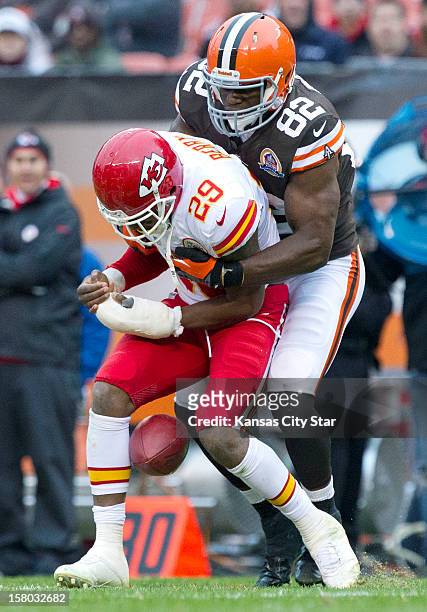 Kansas City Chiefs strong safety Eric Berry couldn't hold onto a potential interception on a pass intended for Cleveland Browns tight end Benjamin...
