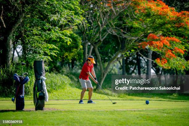 golf player - bunker campo da golf - fotografias e filmes do acervo