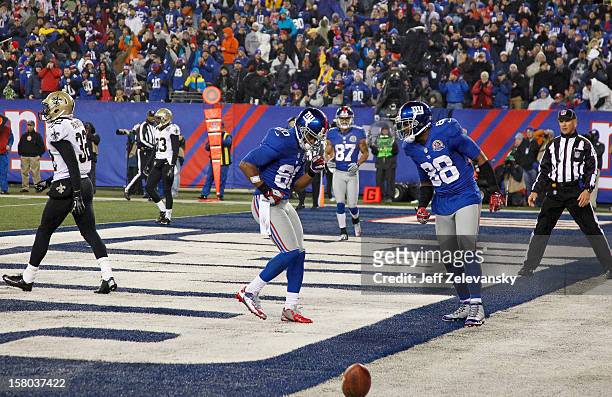 Victor Cruz of the New York Giants and Hakeem Nicks of the New York Giants celebrate Cruz' touchdown against the New Orleans Saints during their game...