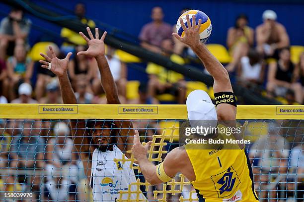 Bruno Schmidt in action during a beach volleyball match against the 6th stage of the season 2012/2013 Circuit Bank of Brazil at Copacabana Beach on...