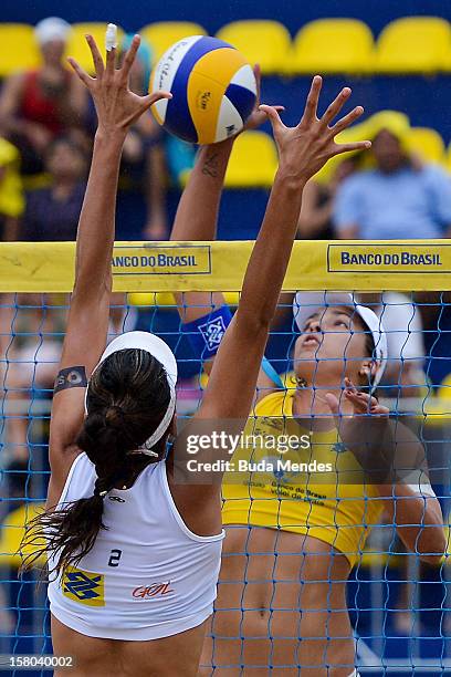 Lili in action during a beach volleyball match against the 6th stage of the season 2012/2013 Circuit Bank of Brazil at Copacabana Beach on December...